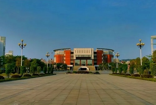 �ʳ��г��˸߿���ô���и�ϰ����